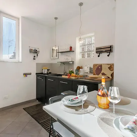 Apartman Un Terrazzo Nella Pigna - Happy