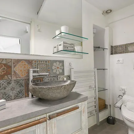 Apartment Un Terrazzo Nella Pigna - Happy Sanremo