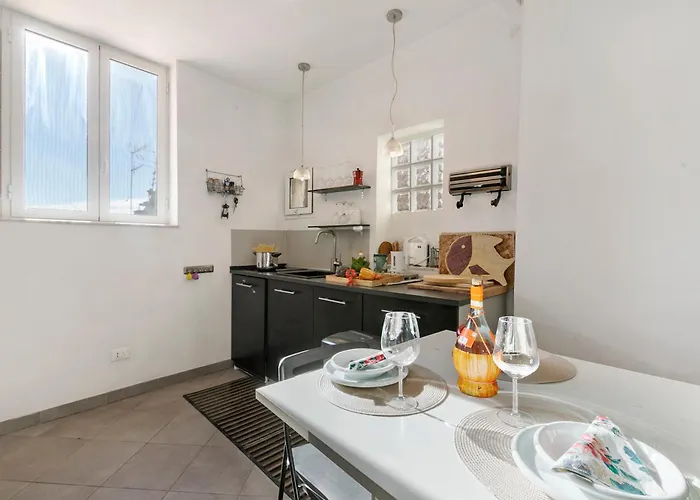 شقة Un Terrazzo Nella Pigna - Happy